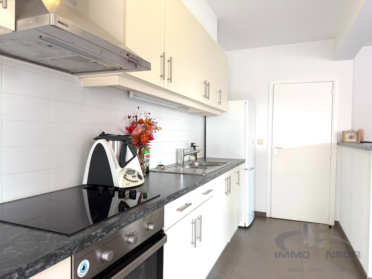 Stijlvol gerenoveerd appartement met 2 slaapkamers en 2 terrassen - foto 5