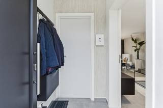 Volledig gerenoveerde woning (2016) in het centrum van Veurne Deze instapklare woning onderging in 2016 een totaalrenovatie en geniet van een ideale...