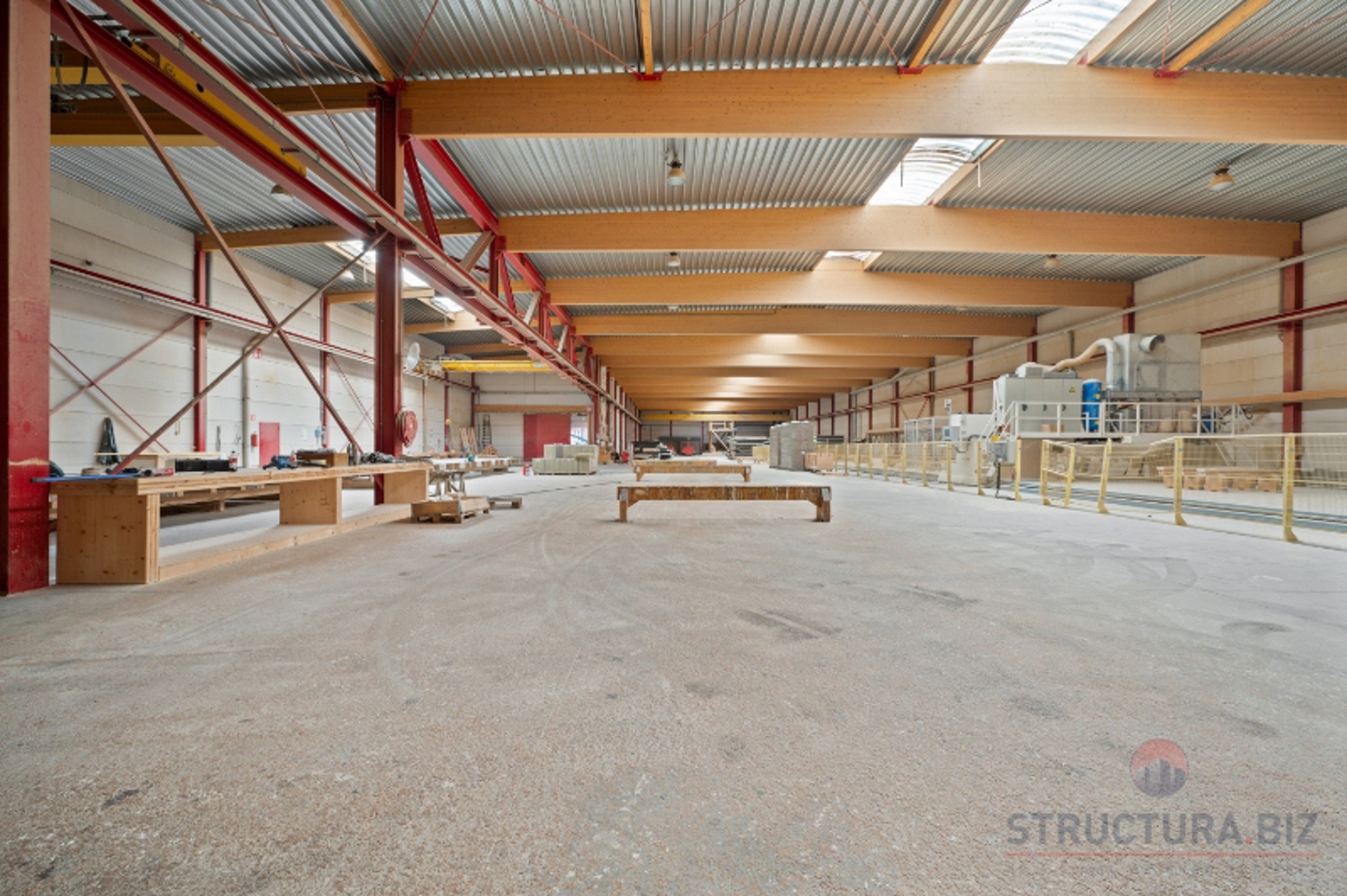 Schitterend, ideaal uitgerust, deelbaar industrieel gebouw te koop in Marche-en-Famenne op een perceel van +/- 15.100 m². - foto 1