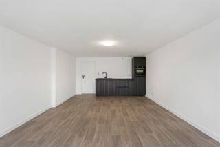 Kwalitatief  en modern afgewerkte handelsruimte met verschillende doeleinden op een toplocatie op de Zeedijk van Blankenberge.De ligging van dit...