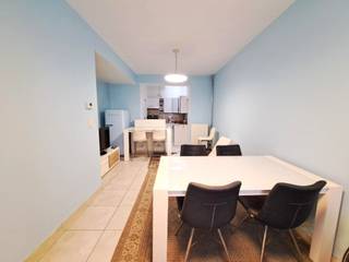 <p><strong>Sommige woningen zijn meteen instapklaar. Andere geven je de kans om helemaal opnieuw te beginnen. Deze woning in de gegeerde wijk Het Looks in Lier behoort tot die laatste categorie. Een plek waar je niet alleen een huis koopt, maar vooral de vrijheid krijgt om er jouw eigen thuis van te maken.</strong></p><p><strong> </strong></p><p><strong>Een blanco canvas</strong></p><p>De woning is volledig te renoveren en biedt alle ruimte om je eigen ideeën tot leven te brengen. Of je nu droomt van een moderne gezinswoning, een karaktervolle stadswoning of een slimme investering, hier vertrek je van een sterke basis.</p><p><strong> </strong></p><p><strong>Ruimte om te groeien</strong></p><p>Vandaag beschikt de woning over twee slaapkamers. Daarnaast wacht op de zolderverdieping nog heel wat potentieel. Mits de nodige aanpassingen en volgens de geldende voorschriften creëer je hier eenvoudig extra slaapkamers, een hobbyruimte of een rustige thuiswerkplek.</p><p><strong> </strong></p><p><strong>Alles binnen handbereik</strong></p><p>De ligging is zonder twijfel een van de grote troeven. In de populaire wijk Het Looks woon je op korte afstand van winkels, scholen, openbaar vervoer en het historische centrum van Lier. Alles wat je nodig hebt, ligt binnen handbereik.</p><p><strong> </strong></p><p><strong>Een woning met mogelijkheden</strong></p><p>Of je nu een starter bent die graag de handen uit de mouwen steekt, een investeerder met een scherp oog voor potentieel of iemand die al langer droomt van een renovatieproject: deze woning biedt alle ingrediënten om er iets moois van te maken.</p><p>Misschien is dit wel de plek waar jouw volgende hoofdstuk begint.</p><p> </p><p>Interesse? Contacteer ons voor een bezoek.</p>