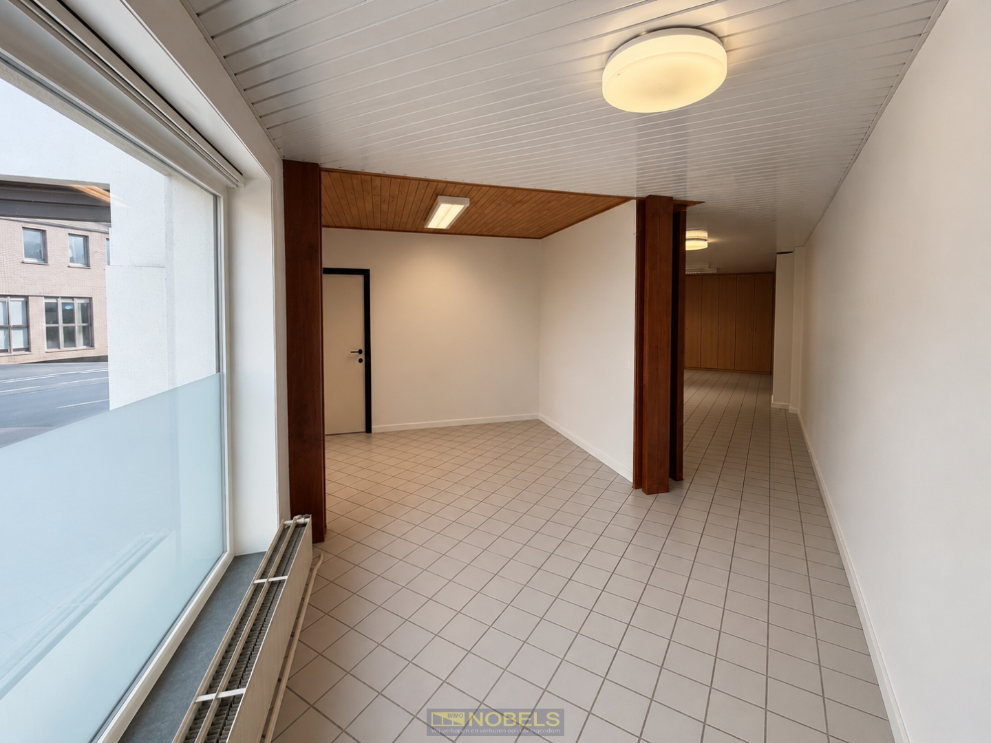 Te huur, commerciële eigendom met visibiliteit en publieke laadpaal nabij E40 - foto 5