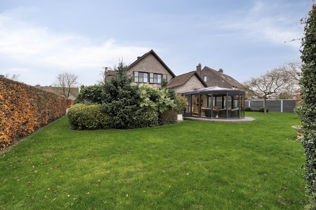 Mooie villa met schitterende tuin in residentiële woonwijk - foto 3