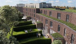 <p><span>In dit nieuwbouwcomplex te Schilde bevindt zich op het gelijkvloers een ruim en luxueus 2 slaapkamer appartement met tuin, terras, kelderberging en een autostaanplaats.</span></p><p><span>Indeling: </span><span>inkomhal met vestiaire ruimte en gastentoilet, ruime en lichte leefruimte met toegang tot terras en privatieve tuin met berging. Een luxueuze ingerichte open keuken met alle nodige toestellen en toegang tot het terras.</span></p><p><span>Berging - wasplaats met aansluiting voor wasmachine en droogkast.</span></p><p><span>Twee volwaardige slaapkamers waarvan de masterbedroom met ensuite ingerichte badkamer met een dubbel lavabomeubel, douche en bad. Tweede slaapkamer met een ensuite douchekamer.</span></p><p><span> </span></p><p><span>Gezellig aangelegde West tuin met tuinberging zodat u optimaal kan genieten van de avondzon.</span></p><p><span>De ondergrondse parking zorgt ervoor dat thuiskomen in alle comfort kan gebeuren, dit appartement is voorzien van 1 autostaanplaats en een privatieve berging, huurprijs +125€/m. </span></p><p><span>Alsook een gemeenschappelijke fietsenberging en vuilnislokaal.</span></p><p><span> </span></p><h3><span>Afwerking: aluminium ramen, hr+ beglazing, vloerverwarming, cv op gas, gebouwd volgens BEN-principes.</span></h3><p><span>Centrale ligging, gelegen nabij het dorp, vlakbij winkels, openbaar vervoer, gemakkelijke bereikbaarheid, in de buurt van fiets- en wandelroutes om de natuur op te zoeken.</span></p><h3><span>Dit appartement is volledig wit geschilderd, gordijnrails en verlichting zijn voorzien.</span></h3><p><span> </span></p><p><span>Gemeenschappelijke kosten: 100€/m voor onderhoud van de gemeenschappelijke delen en de lift.</span></p><p><span>Onmiddellijk beschikbaar.</span></p><p><span>Bel of mail ons voor een bezichtiging, info@buytaertimmo.be</span></p><p><span> </span></p><p><span><br /><br /><br /></span></p>