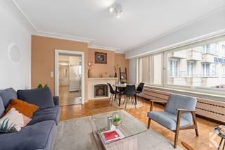Stijlvol instapklaar appartement met 2 ruime slaapkamers op topliggingOp zoek naar een lichtrijk, gerenoveerd en nieuw bemeubeld, verzorgd...