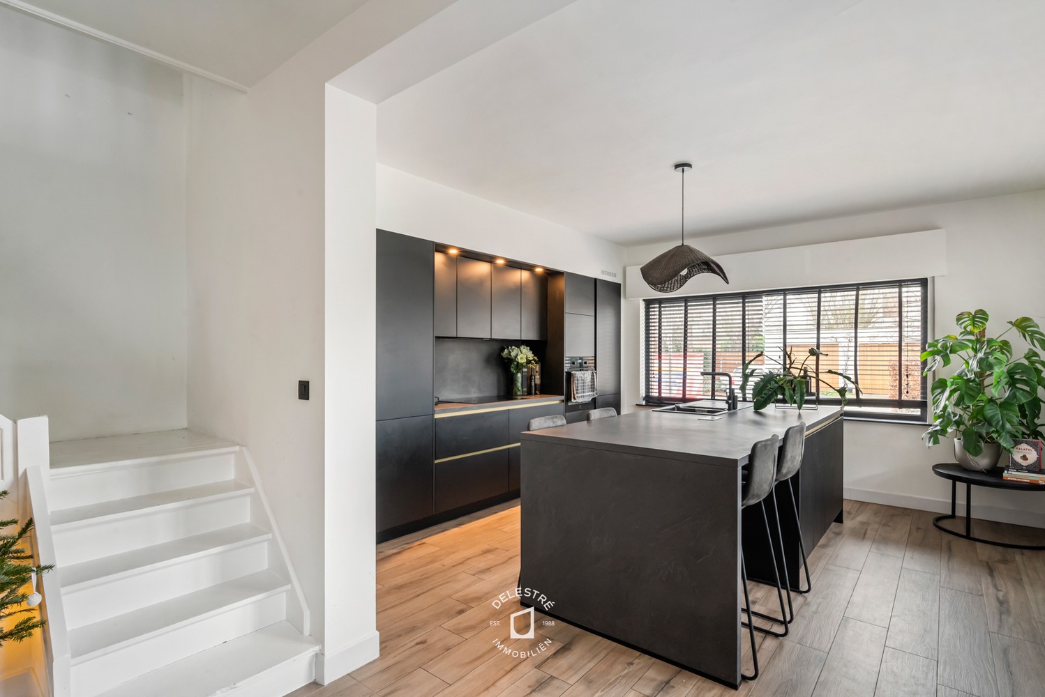 INSTAPKLARE, TRENDY HALFOPEN BEBOUWING MET TUIN EN MODERNE TECHNIEKEN - foto 4