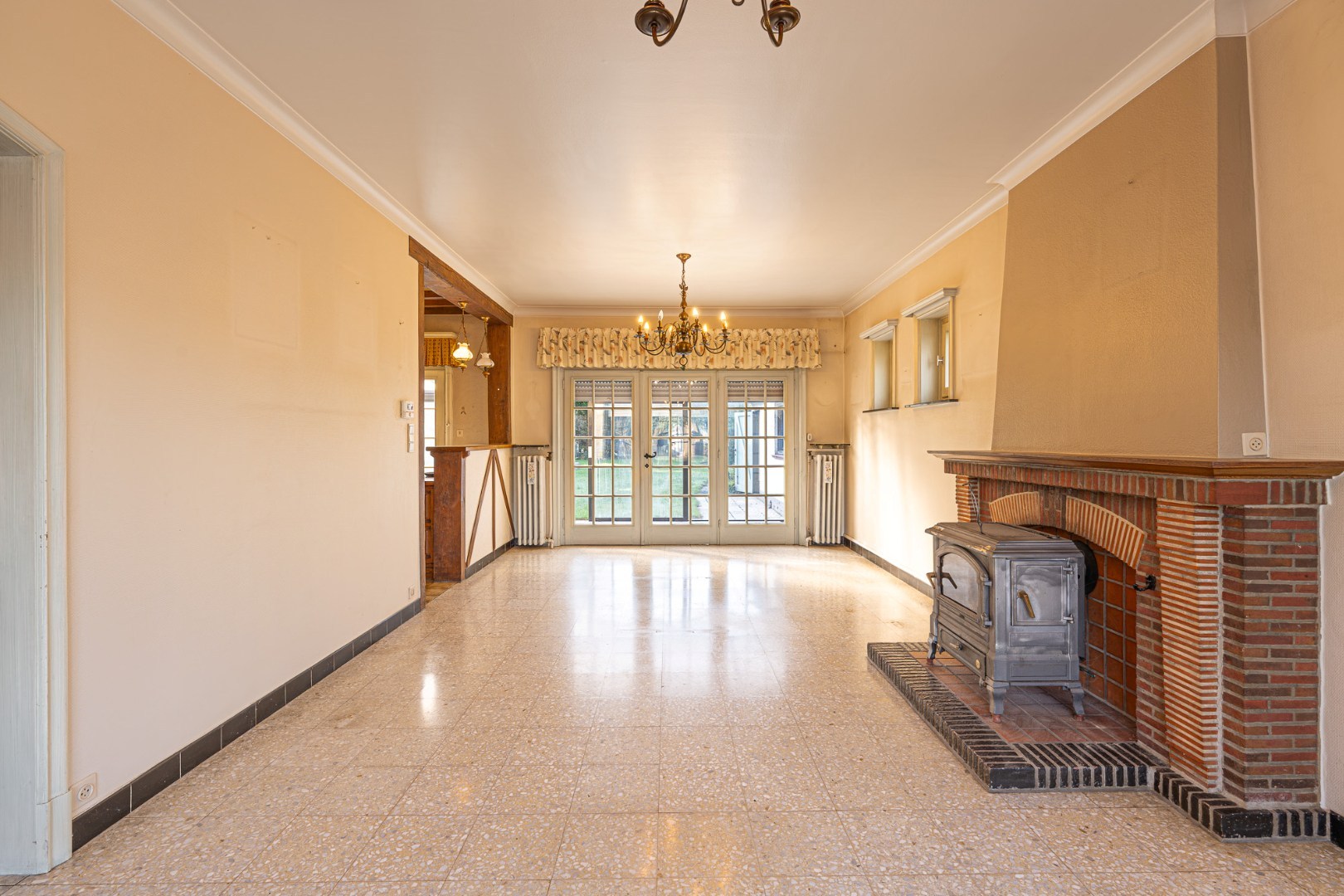 Spacious open house with 4 bedrooms, garage, and south-facing garden in Lauwe. - photo 5