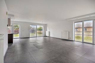 Instapklaar gelijkvloers appartement met 2 slaapkamers, ruime tuin en parkeergelegenheid op een rustige toplocatie in Opitter. ALGEMEEN *...