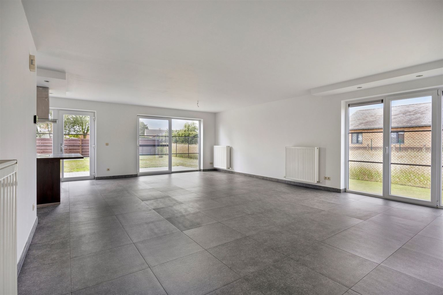 Instapklaar gelijkvloers appartement met 2 slaapkamers, ruime tuin en parkeergelegenheid op een rustige toplocatie in Opitter.  - foto 2