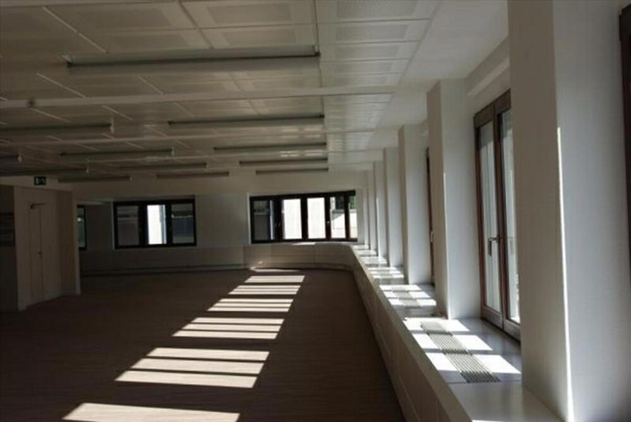 Commercial for rent in Brussels - photo 4