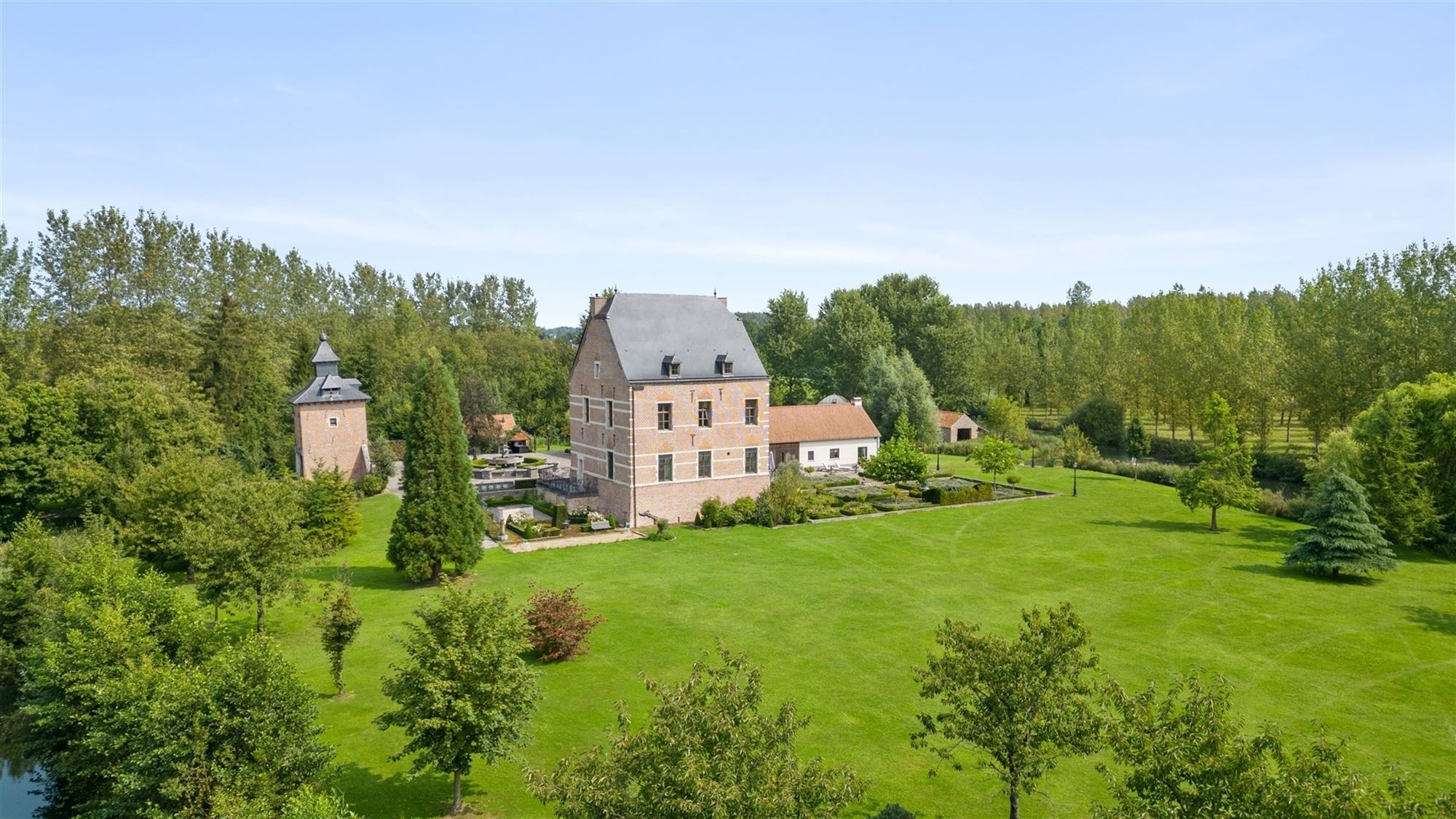 Unieke kasteelvilla met wijndomein en guesthouse - foto 3