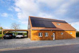 ZAT 4/4 — BEZOEKDAG OP AFSPRAAK 0488 85 81 84 In het landelijke Roborst, een deelgemeente van Zwalm in de prachtige Vlaamse Ardennen, bevindt...