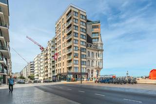 Studio à vendre situé le long de la Van Iseghemlaan à Ostende. Près des commerces, des restaurants, de la mer et de la plage au coin de la rue. <br /><br />Disposition : <br />- hall d'entrée avec placards intégrés<br />- espace de vie suivi d'une terrasse<br />- cuisine ouverte avec évier, cuisinière vitrocéramique, réfrigérateur et four micro-ondes<br />- salle de bain équipée de toilettes, douche et lavabo<br /><br />Avantages : <br />- studio rénové prêt à emménager<br />- à proximité des transports en commun<br />- à quelques pas de la mer et de la plage<br /><br />Vous recherchez un studio prêt à emménager à vendre en centre-ville ? <br />Contactez-nous dès aujourd'hui pour un rendez-vous sur place. <br /><br /><br />Registre des mesures: non
