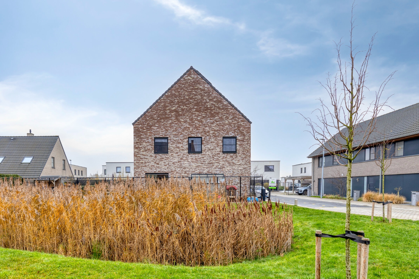 Residentieel gelegen halfopen woning met tuin en 5 slaapkamers - foto 2