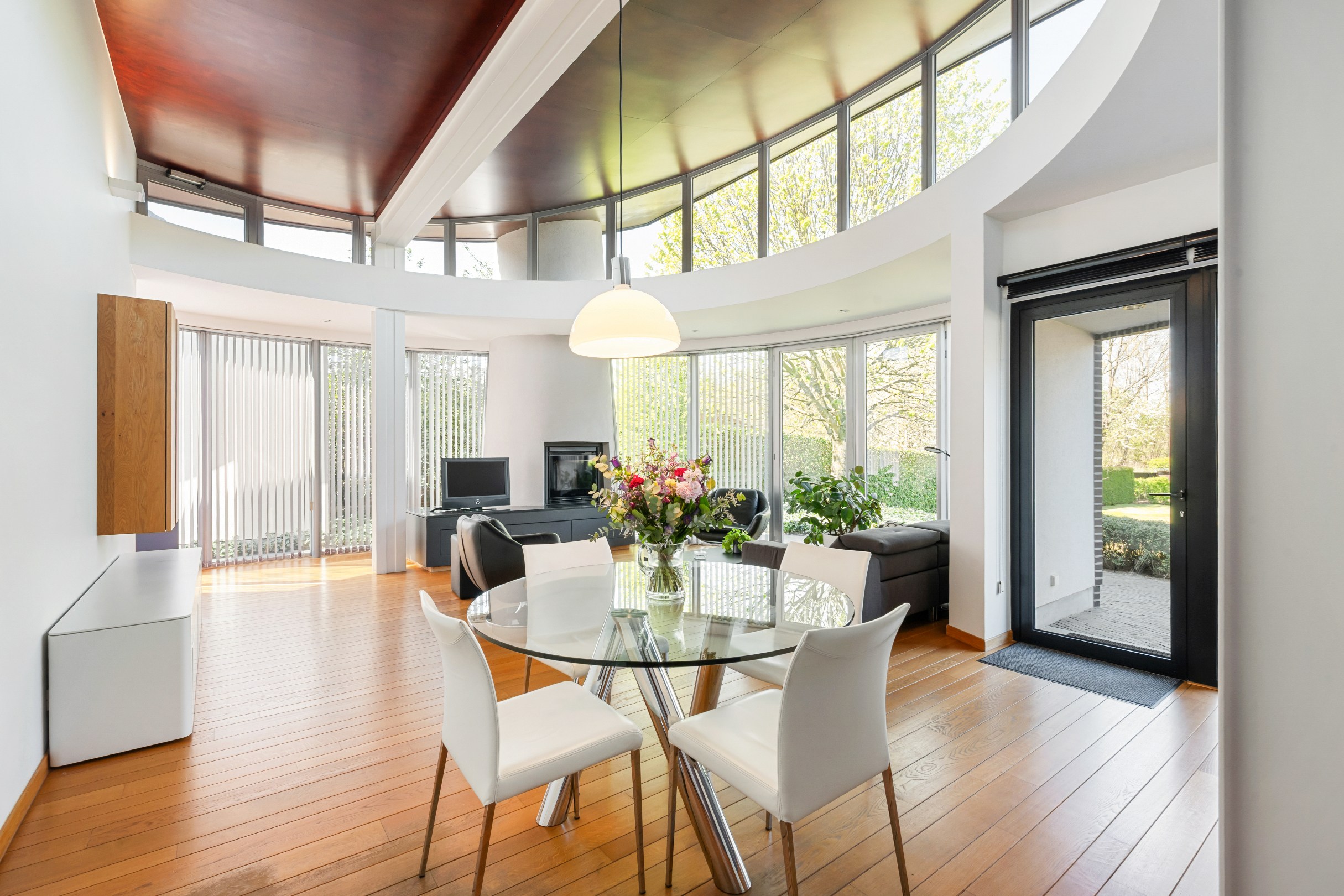 Karaktervolle gelijkvloerse villa met groen uitzicht achteraan! - foto 4