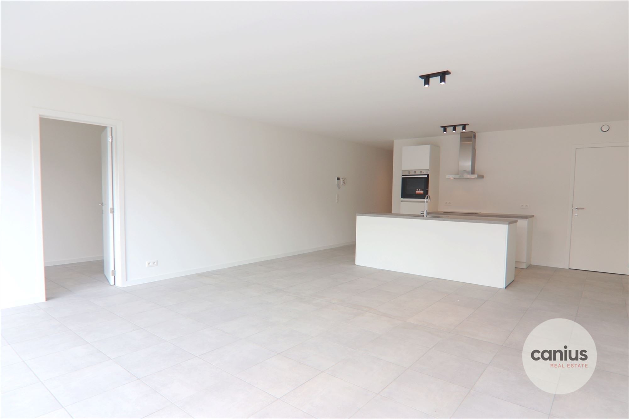 GESCHILDERD NIEUWBOUWAPP. IN HARTJE HASSELT MET 3 SLKS + TERRAS, TUIN &amp; PARKING - foto 3