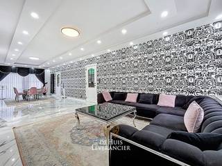 Welkom in deze charmante ruime laagbouwvilla aan de Pierstraat in Kontich, hier komt ruimtelijkheid en gezinsgeluk samen in een warme thuis.  Je...