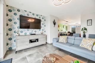Voor meer info en foto’s, surf naar www.swevers.be – Dit instapklare appartement in Heppen biedt modern wooncomfort op een centrale locatie. Met...