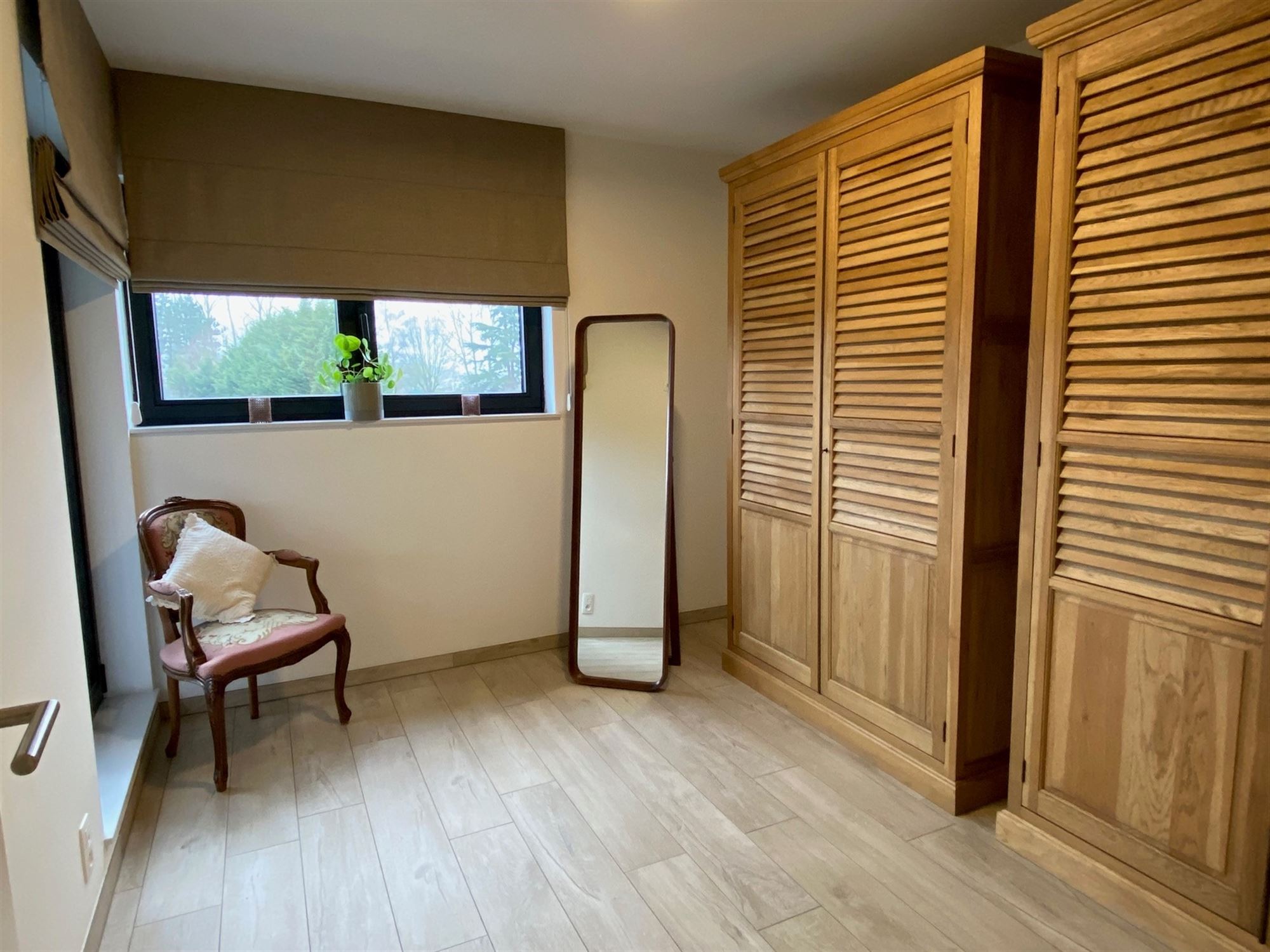 Lichtrijk 2-slaapkamer appartement met ruim terras - foto 4