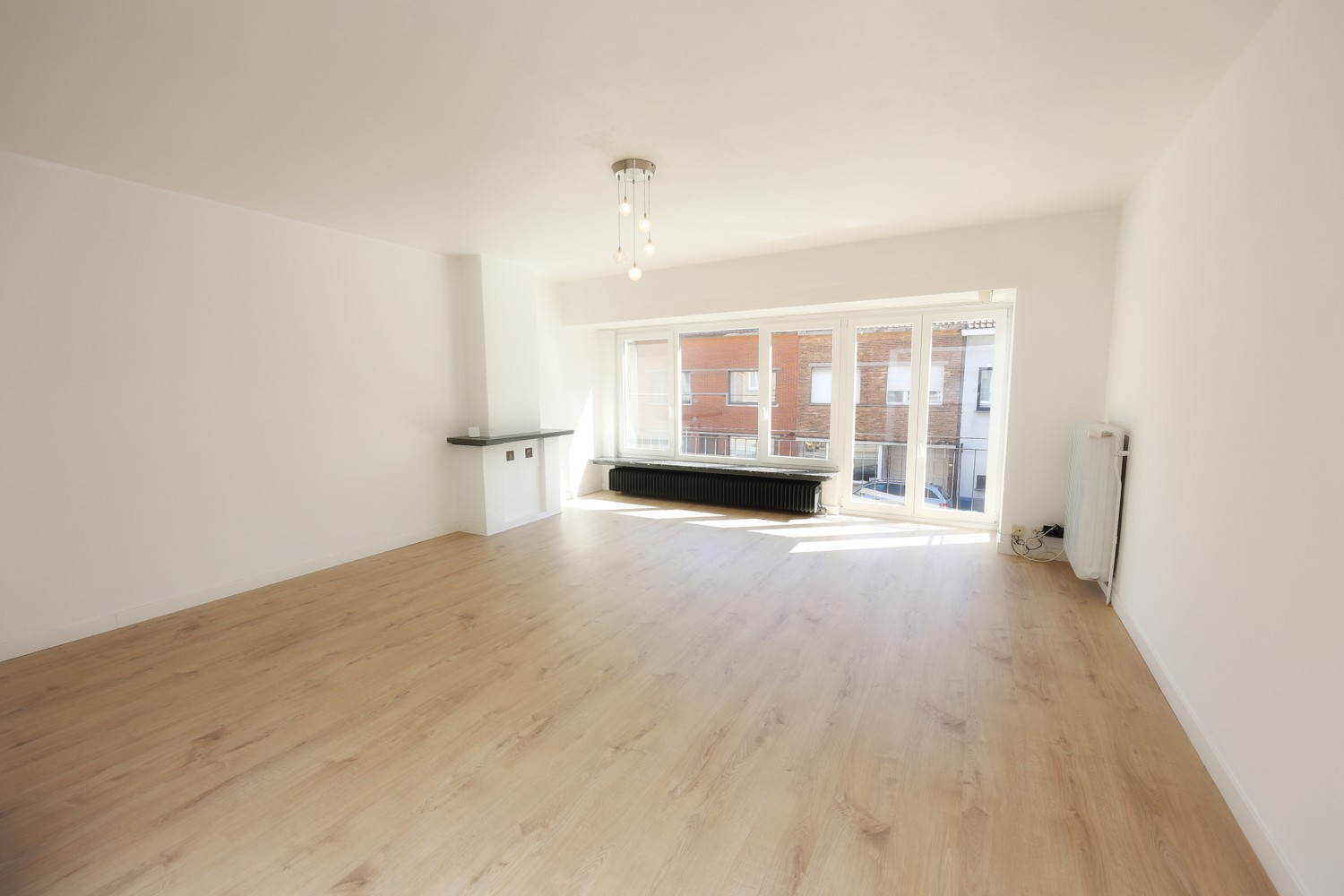 Ruim en instapklaar appartement met 2 slaapkamers en mogelijkheid tot garage, gelegen in Oostende ! - foto 4