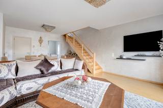 Immo Pické biedt u dit zeer gunstig gelegen duplex appartement (2014) aan gelegen in Anderlecht, in de nabijheid van winkels, openbaar...