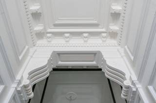 
This impressive corner house, located at the intersection of De Vrière Street and Coquilhat Street, is part of a historic ensemble of three neoclassical townhouses designed by Guillaume Van Oenen in 1896.
The property exudes timeless elegance with high ceilings, beautiful wooden floors, an imposing façade and numerous authentic features, while its layout provides modern living comfort.

The ground floor welcomes you with a private unit comprising a living area, bedroom, bathroom and a practical kitchenette, complemented by storage space and a double indoor garage box. The entire ground floor is also cellar-level, offering additional storage options. On the first floor is the light-filled living area, a multipurpose room and a fully equipped kitchen, with access to a sunny terrace, ideal for relaxing or entertaining guests. The second floor has two comfortable bedrooms and an additional bathroom, while the top floor offers two more spacious bedrooms, perfect for a family or as a home office and hobby space.

This corner mansion combines historic charm with contemporary comfort and offers a unique opportunity to live in one of the most sought-after neighbourhoods of the South.