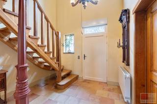 Op top Ardennen locatie gelegen Landhuis met vrij uitzicht,  5 slaapkamers, 2 badkamers, woonkamer, eetkamer/keuken. Zeer ruim souterrain en...