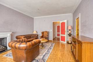 Het appartement is gelegen op de 3de verdieping en is vlot toegankelijk via de lift.Bij het binnenkomen via de centrale inkomhal merkt u direct...