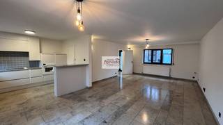 Recently renovated and very well-appointed family home for rent in the heart of Leuven. On the ground floor: entrance hall with toilet, a spacious...