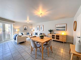 Dit lichtrijke appartement bevindt zich op de eerste verdieping van een verzorgd gebouw, pal in het centrum van Otegem en op wandelafstand van de...