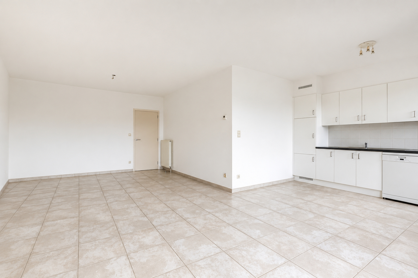 Appartement met 2 slaapkamers en garage in Bazel - photo 2