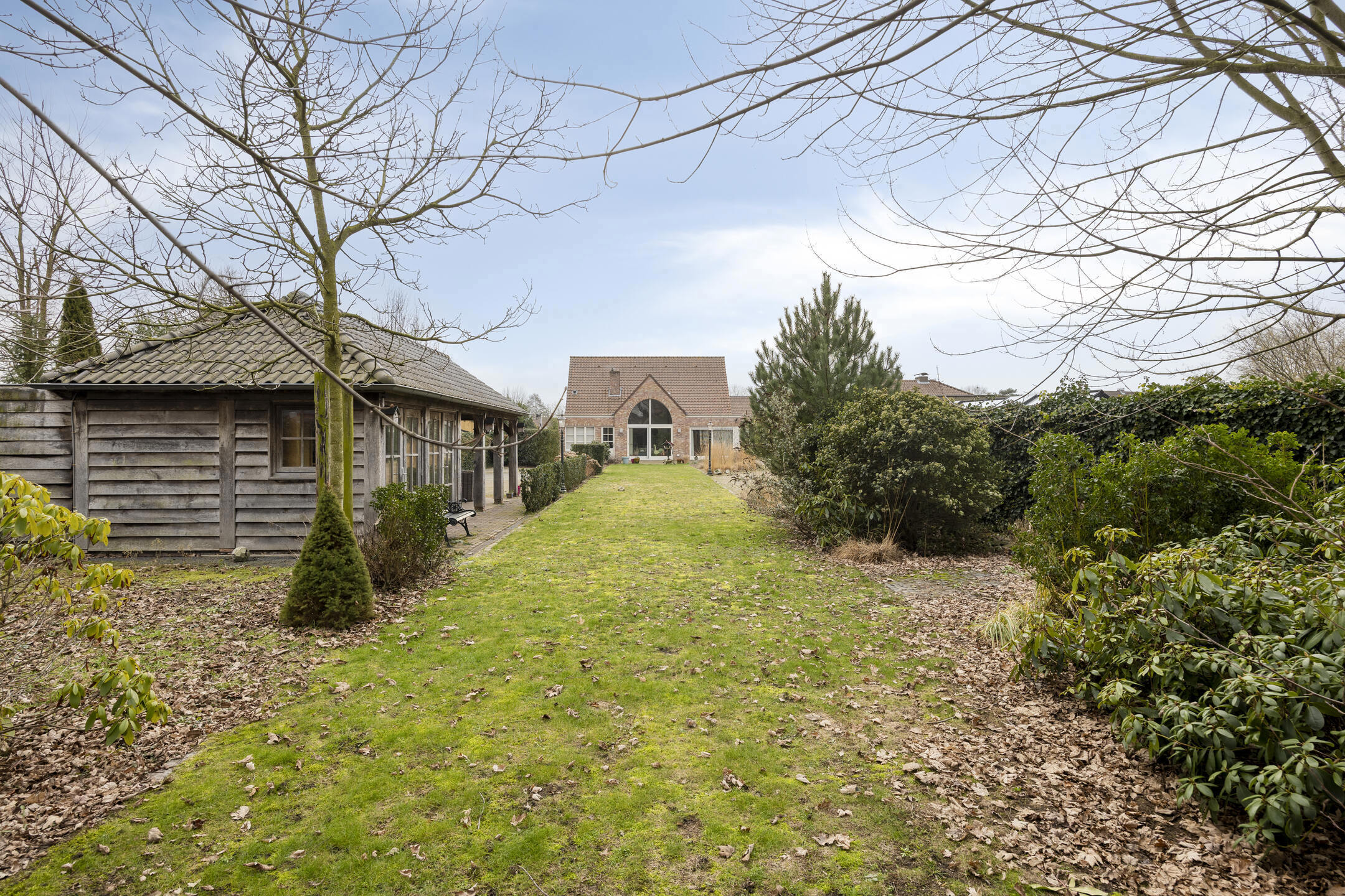 Ruime woning met gelijkvloerse slaapkamer en prachtige tuin - foto 4