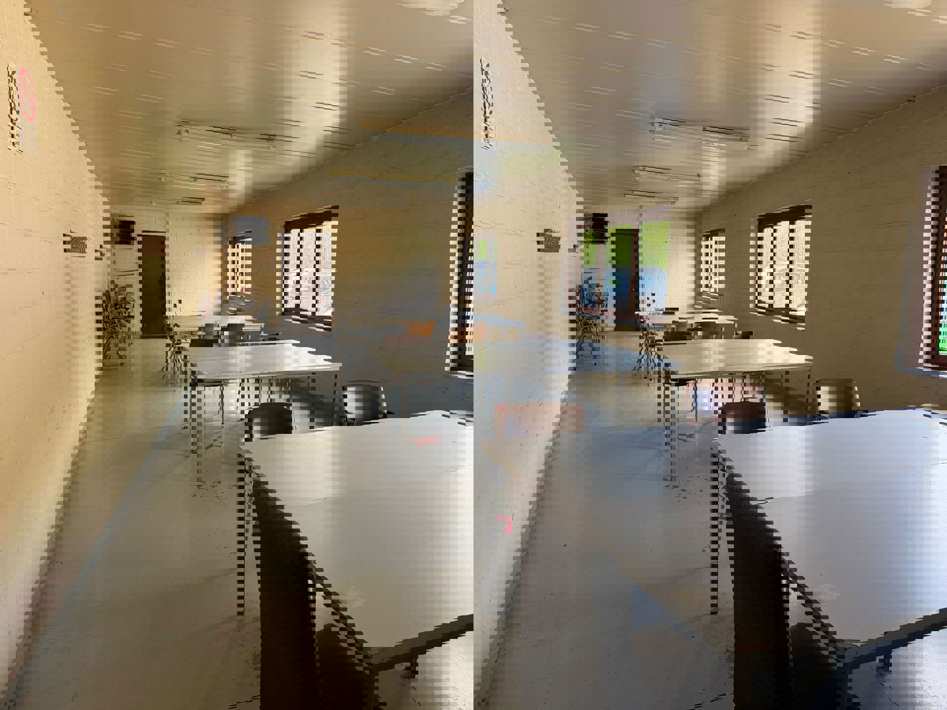 TE HUUR Genk - Bedrijfshal 900m²  + Kantoren 100m² - foto 5