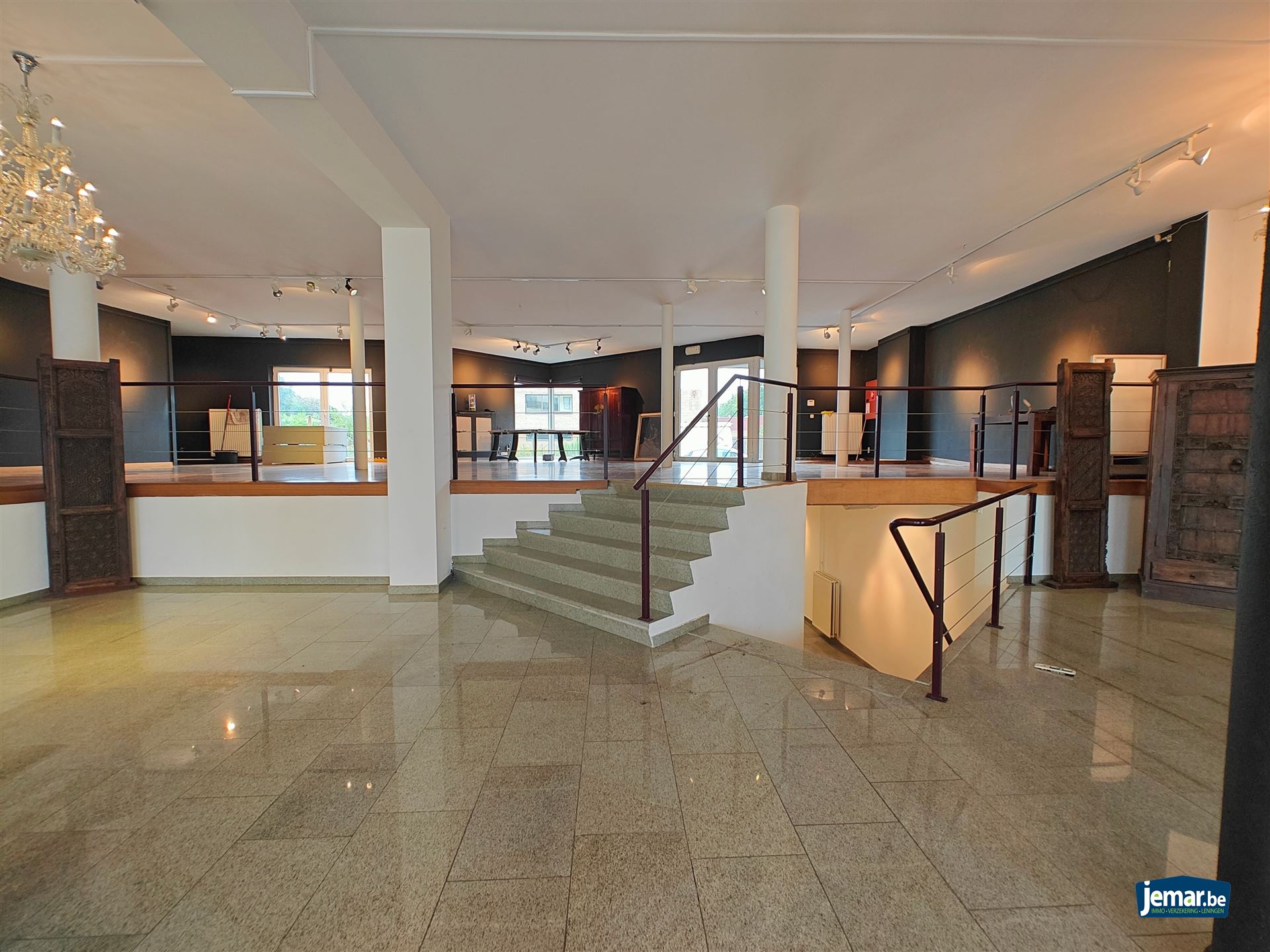 Handelspand met 8 parkeerplaatsen op een zeer zichtbare locatie in Maasmechelen - foto 4