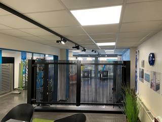 Deze prachtige winkelruimte en showroom in een rijwoning in Merelbeke-Melle is gerenoveerd en klaar om in gebruik te worden genomen. Met...