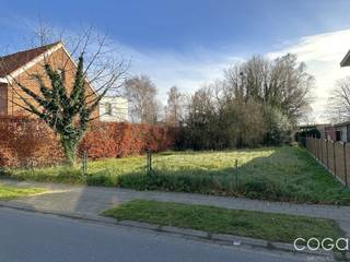 Mooie bouwgrond voor een vrijstaande woning, ca. 990m², rustig gelegen in het centrum van Sint-Job. Het perceel is gelegen langsheen de...