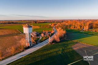 Een echte blikvanger op een toplocatie in Ieper: deze historische watertoren, de laatste van de stad, biedt een uitzonderlijke kans voor...