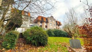 Opbrengsteigenopportuniteit, gelegen op een uitzonderlijke ligging temidden het prachtige Kluisbos en bestaande uit 13 verhuurde,...