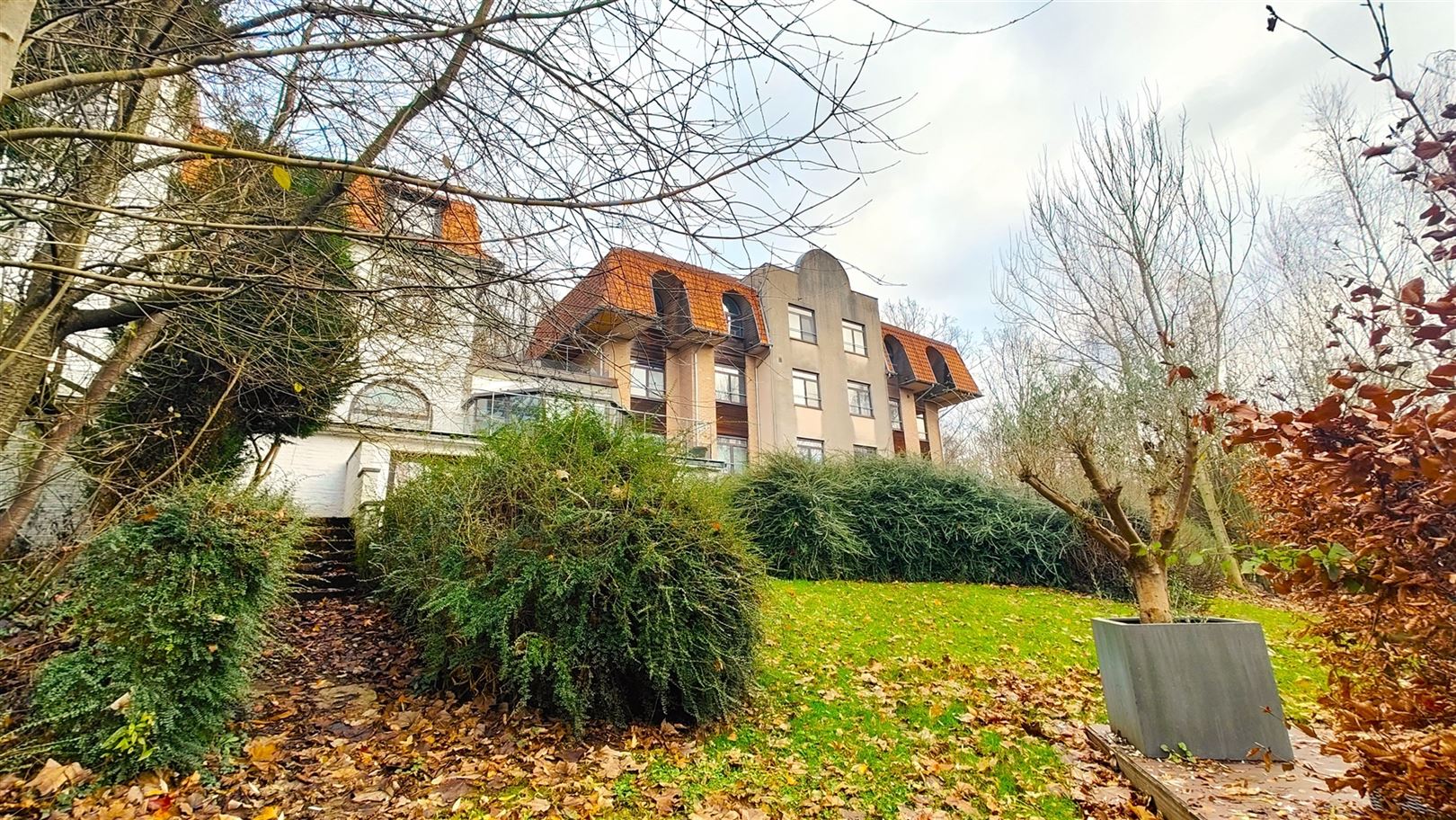 Opbrengsteigendom (13 appartementen) op 9319m² in Kluisbos - foto 1