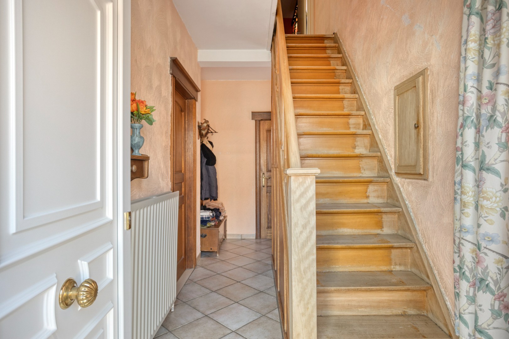 Maison avec jardin profond, garage et toit isolé rénové, centre de Borgloon - photo 4