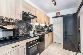 <strong>Te koop: Charmant 1 slaapkamer appartement op een rustige ligging in De Haan - meubels en autostaanplaats zijn inbegrepen in de prijs!</strong>
<p>De rustige ligging in een kleinschalige residentie in de Heidebloemlaan combineert het beste van twee werelden: genieten van <strong>natuur en sereniteit</strong>, terwijl het <strong>strand en het centrum van De Haan</strong> zich op korte afstand bevinden. Een ideale uitvalsbasis voor zowel vaste bewoning als een tweede verblijf aan zee.<br /><br />Indeling:<br /><br />Het appartement bestaat uit een afgescheiden terras met een praktische opbergbox, een living/eethoek met open keuken, een ruime slaapkamer en een afzonderlijke badkamer met douche, wastafelmeubel en toilet.<br /><br />Troeven:</p>

<ul><li>rustige ligging </li><li>recent gerenoveerd</li><li>meubels inbegrepen in prijs</li><li>autostaanplaats inbegrepen in prijs</li></ul>
Plan uw bezoek in en contacteer Ilse op het nummer 0456 96 04 61.

<p><br /> </p>