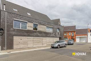 Lichtrijk en energiezuinig duplexappartement bestaande uit inkom met apart gastentoilet, ruime leefruimte (TV-meubel + dressoir blijven)...
