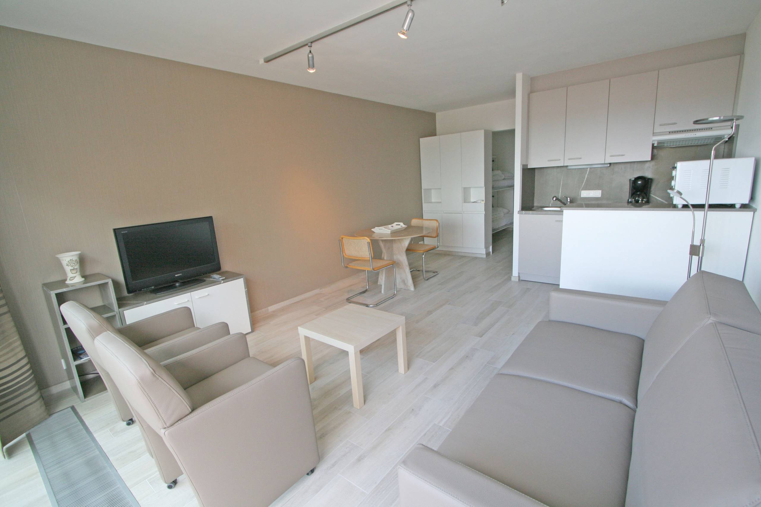 Gemeubelde studio met slaaphoek te huur in Nieuwpoort - foto 4