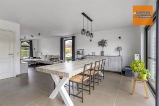 Unieke kans: instapklare woning met vier slaapkamers nabij het centrum van Kortenberg! Bij binnenkomst valt de open en lichte indeling op. Op het...