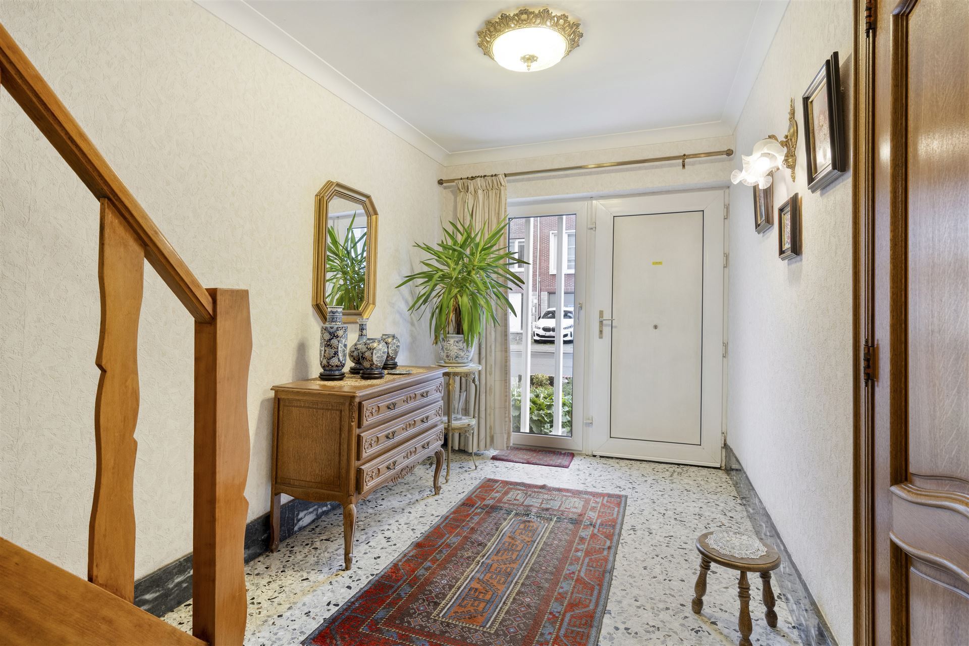 Woning met 3 slaapkamers en garage - foto 3