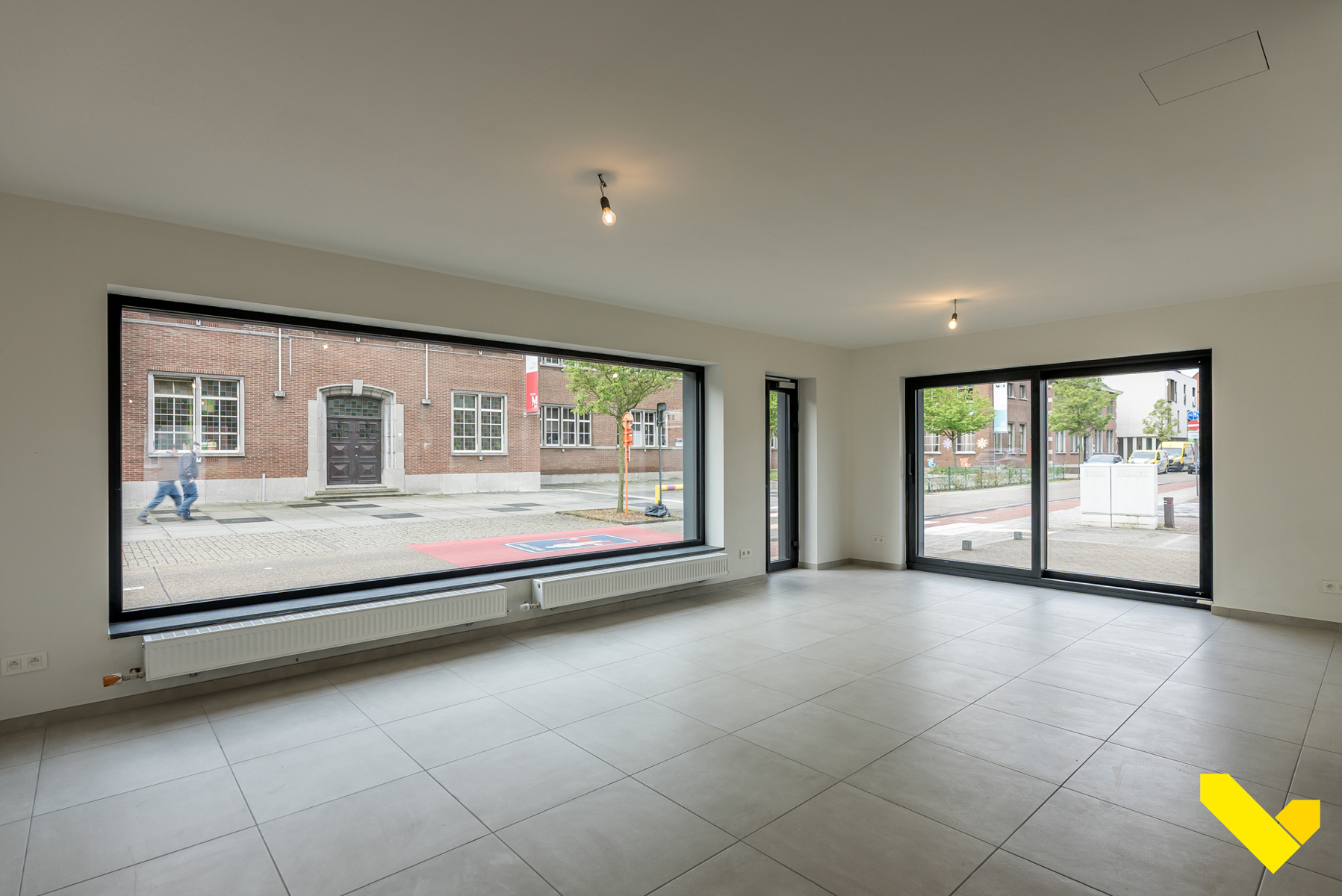 Gerenoveerd handelspand met duplex op toplocatie in Tessenderlo - foto 2