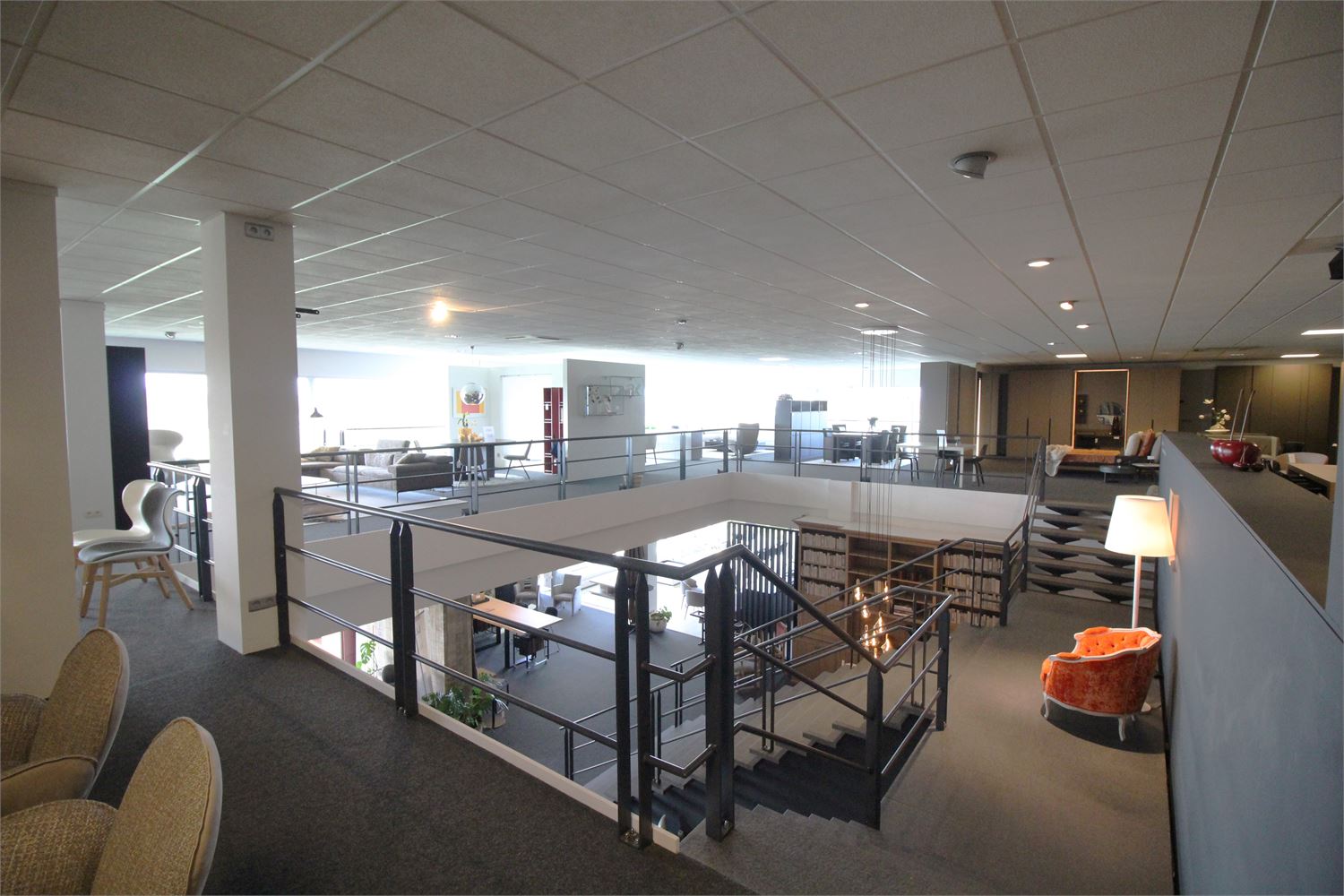 ruime en lichtrijke showroom op zicht-locatie, shop in shop principe, oppervlakte vanaf 280m² - foto 5