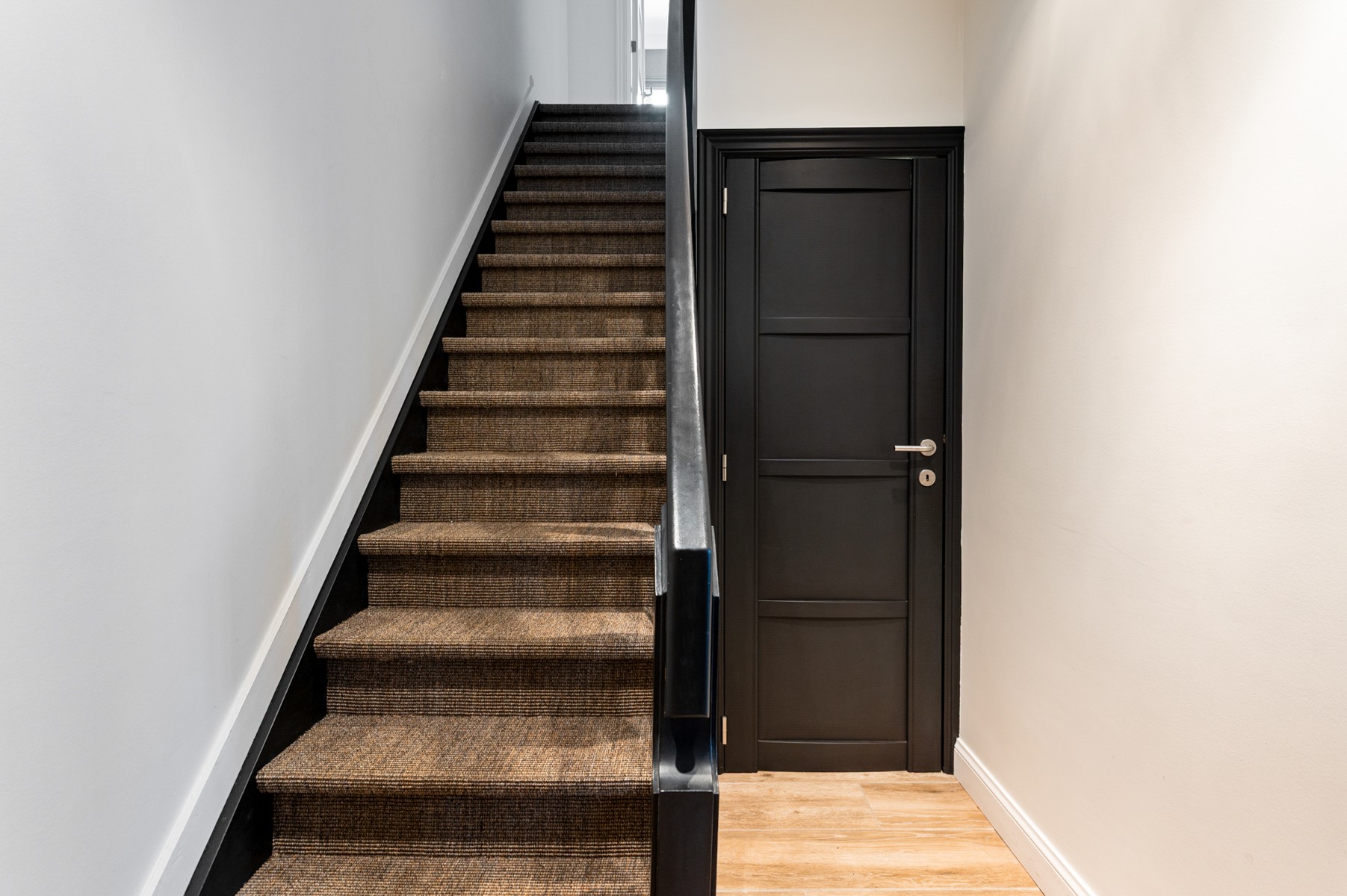 Instapklare woning met 2 slaapkamers, bureau en westgerichte tuin - foto 2