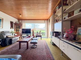 Deze stijlvolle vrijstaande woning geniet van een topligging op een boogscheut van het centrum van Torhout, met scholen, winkels en ontspanning...