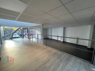 Bureau de 260 m² à louerCet espace stratégiquement situé combine une excellente visibilité avec un accès rapide à l’E40 et au R0. Idéalement...